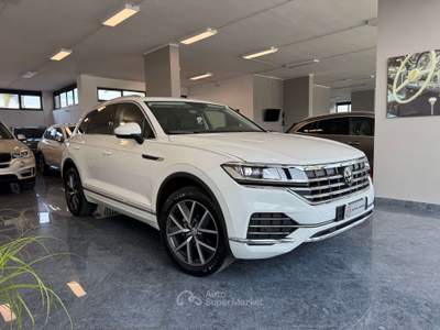 Volkswagen Touareg 3.0 V6 tdi Exclusive 231cv 4Motion Uniprop Stupend Bianco usata Giugliano in Campania
