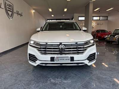 Volkswagen Touareg 3.0 V6 tdi Exclusive 231cv 4Motion Uniprop Stupend Bianco usata Giugliano in Campania