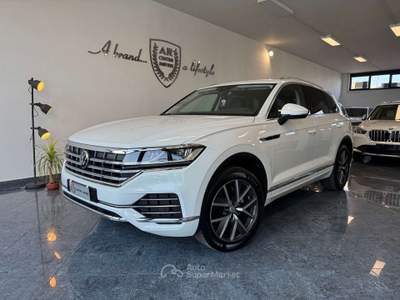Volkswagen Touareg 3.0 V6 tdi Exclusive 231cv 4Motion Uniprop Stupend Bianco usata Giugliano in Campania