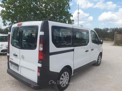 Opel Vivaro 9 posti Bianco usata San Michele Salentino