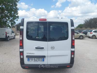 Opel Vivaro 9 posti Bianco usata San Michele Salentino