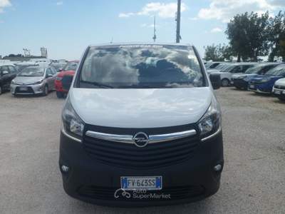 Opel Vivaro 9 posti Bianco usata San Michele Salentino