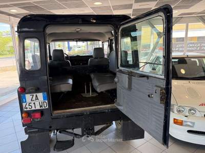 Land Rover Defender Defender 3p 2.0 Country Blu/Azzurro usata Foligno