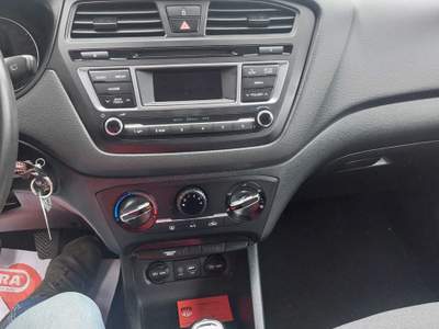 Hyundai i20 hyundai i 20 1.2 benzina 84 cv style Bianco usata Mirabella Eclano