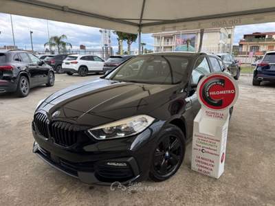BMW Serie 1 116d 116 d 5p. AUT. DARK NIGHT - MY21 Nero usata Qualiano