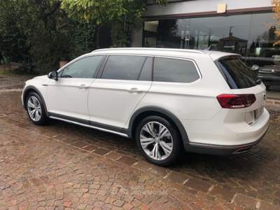 Volkswagen Passat 2.0 TDI 190 CV 4MOTION DSG BMT Bianco usata ROSà