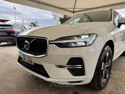 Volvo XC60 AWD MILD HYBRID MOMENTUM - 2021 Bianco usata Qualiano
