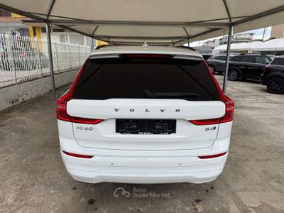 Volvo XC60 AWD MILD HYBRID MOMENTUM - 2021 Bianco usata Qualiano