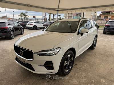 Volvo XC60 AWD MILD HYBRID MOMENTUM - 2021 Bianco usata Qualiano
