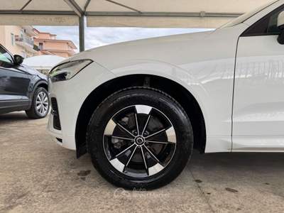 Volvo XC60 AWD MILD HYBRID MOMENTUM - 2021 Bianco usata Qualiano