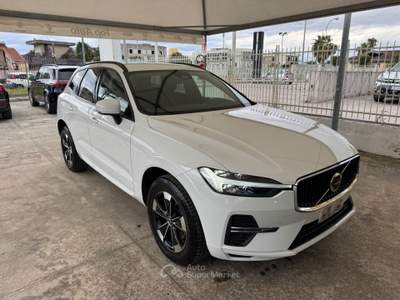 Volvo XC60 AWD MILD HYBRID MOMENTUM - 2021 Bianco usata Qualiano