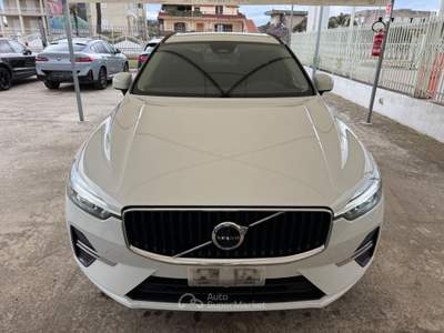Volvo XC60 AWD MILD HYBRID MOMENTUM - 2021 Bianco usata Qualiano