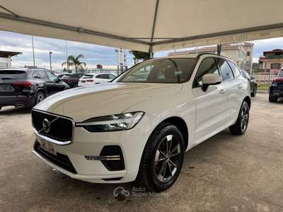 Volvo XC60 AWD MILD HYBRID MOMENTUM - 2021 Bianco usata Qualiano
