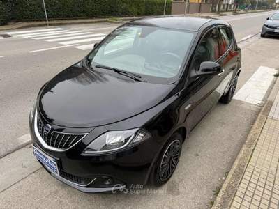 Lancia Ypsilon 1.0 FireFly 5 porte S&S Hybrid Gold Nero usata Pieve a Nievole