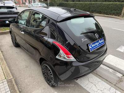Lancia Ypsilon 1.0 FireFly 5 porte S&S Hybrid Gold Nero usata Pieve a Nievole