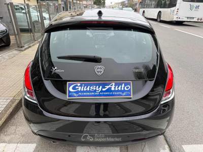 Lancia Ypsilon 1.0 FireFly 5 porte S&S Hybrid Gold Nero usata Pieve a Nievole