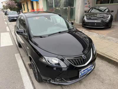 Lancia Ypsilon 1.0 FireFly 5 porte S&S Hybrid Gold Nero usata Pieve a Nievole