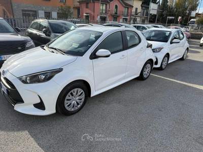 Toyota Yaris 1.5 Hybrid 5 porte Active PROMO FINANZIAMENTO Bianco usata Pieve a Nievole