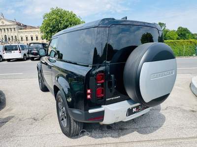 Land Rover Defender 90 3.0D I6 200 CV AWD Auto Nero usata Stra