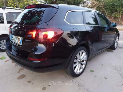 Opel Astra Opel astra 1.4 turbo benzina sports tourer Nero usata Mirabella Eclano