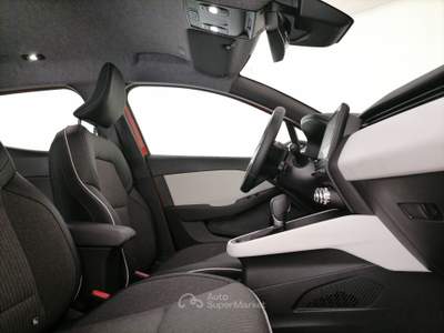 Renault Clio 1.6 E-Tech full hybrid Techno 145cv auto Arancione usata Roma