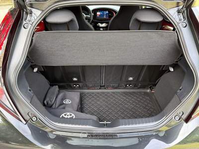 Toyota Aygo X 1.0B (72 CV) Lounge Rosso usata Varese