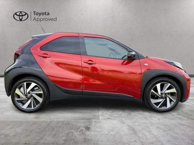 Toyota Aygo X 1.0B (72 CV) Lounge Rosso usata Varese