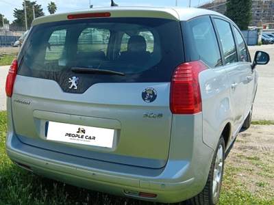 Peugeot 5008 Premium *7 POSTI* Grigio usata Bari