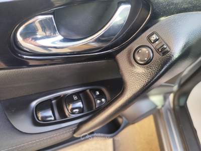 Nissan Qashqai 110CV N-CONNECTA TETTO NAVI Grigio usata CORATO