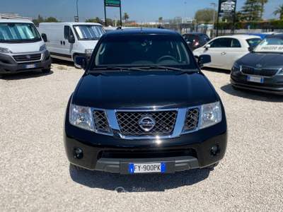 Nissan Navara N1 AUTOCARRO GANCIO TRAINO 2.5 dCi 190CV 4 porte Double Cab Sport Nero usata Corato