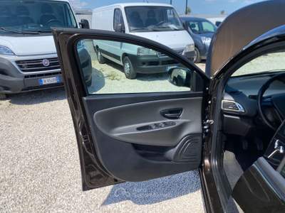 Lancia Ypsilon Unyca UNICO PROPIETARIO,NEOPATENTATI Marrone usata Corato