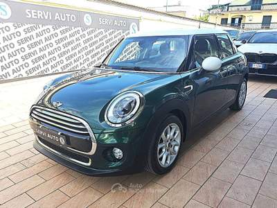 MINI Cooper 1.5 Cooper D 5p Business auto Verde usata Casoria