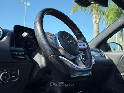 Mercedes-Benz GLA 200d Premium Amg Tetto Grigio Designo Multibeam Grigio usata Mesagne