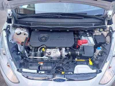 Ford B-Max FORD B- MAX 1.5 TDCI 75 CV Bianco usata Mirabella Eclano