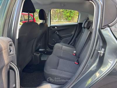 Peugeot 208 5 porte Active Grigio usata Genova