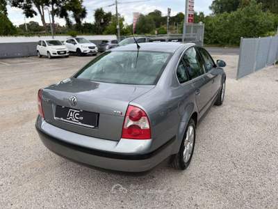 Volkswagen Passat Passat V 2000 Berlina 1.9 tdi Executive 130cv tiptronic Marrone usata Ardea