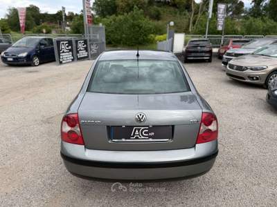 Volkswagen Passat Passat V 2000 Berlina 1.9 tdi Executive 130cv tiptronic Marrone usata Ardea