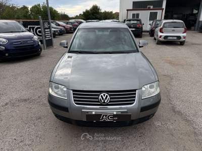 Volkswagen Passat Passat V 2000 Berlina 1.9 tdi Executive 130cv tiptronic Marrone usata Ardea