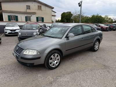 Volkswagen Passat Passat V 2000 Berlina 1.9 tdi Executive 130cv tiptronic Marrone usata Ardea