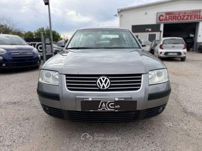 Volkswagen Passat Passat V 2000 Berlina 1.9 tdi Executive 130cv tiptronic Marrone usata Ardea