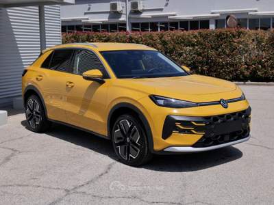 Volkswagen T-Roc 1.5 eTsi 115cv Style Dsg Giallo usata Civita Castellana