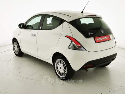Lancia Ypsilon 1.2 69 CV 5 porte GPL Ecochic Silver Bianco usata Crema