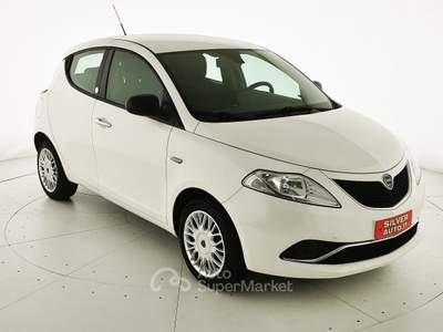 Lancia Ypsilon 1.2 69 CV 5 porte GPL Ecochic Silver Bianco usata Crema