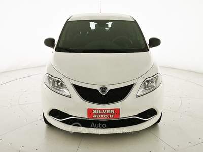 Lancia Ypsilon 1.2 69 CV 5 porte GPL Ecochic Silver Bianco usata Crema