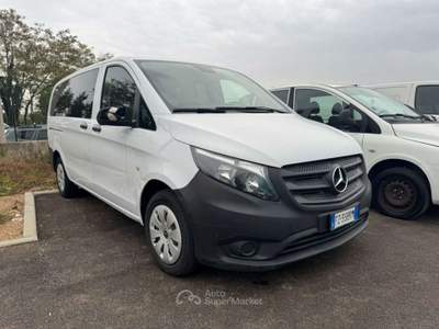 Mercedes-Benz Vito 116 CDI 163cv LONG 6 POSTI MIXTO BUSINESS FZ358RM Bianco usata Basiliano