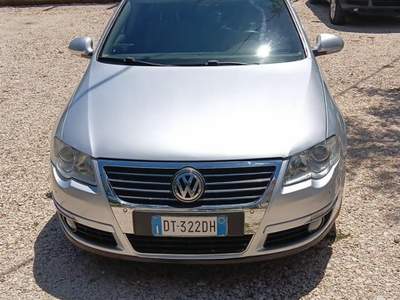 Volkswagen Passat Auto in ottime condizioni. Argento usata Alife