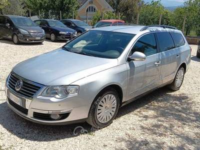 Volkswagen Passat Auto in ottime condizioni. Argento usata Alife