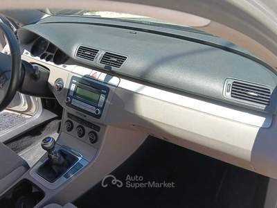 Volkswagen Passat Auto in ottime condizioni. Argento usata Alife