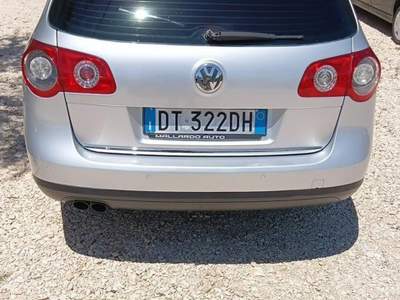 Volkswagen Passat Auto in ottime condizioni. Argento usata Alife