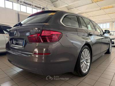 BMW Serie 5 530d d xDrive 258CV Touring Luxury Marrone usata Parma